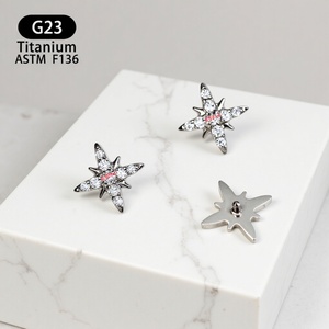 Boucles d'oreilles étoile en titane ASTM F136, entièrement serties de diamants, clous à quatre branches pour piercing du cartilage de l'oreille ou des lèvres - Product Image 1