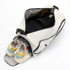 Bolsa de Yoga y Gimnasio Elegante para Mujer - Bolso Deportivo y de Viaje Personalizado - Product Image 3