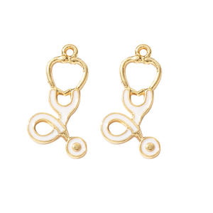 Mini herramientas médicas de moda, jeringa, estetoscopio, sombrero de enfermera, colgante de aleación de goteo de aceite, colgante Manual DIY - Product Image 2