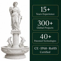 Fontaine en marbre personnalisée avec statue de la Musée Melpomène, masque, épée, fontaine d'eau et dauphin pour hôtel, place publique, jardin, propriété, hall d'entrée