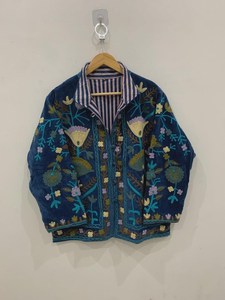 Chaqueta de terciopelo azul hecha a mano con estampado floral Suzani, estilo bohemio, tipo bomber, abrigo de invierno para mujer, ropa exterior de boutique de la India. - Product Image 1