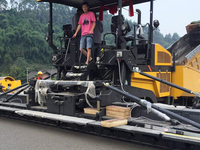 Equipo de Construcción de Carreteras, Pavimentadora de Asfalto y Concreto de 9 Metros de Ancho, Modelo CLG509A, con Precio de Fábrica