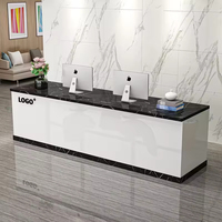 Bureau de réception rectangulaire simple personnalisé avec plateau contrastant multicolore pour magasin de vêtements d'entreprise, salon de beauté