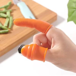 Accessoires de <span class=keywords><strong>cuisine</strong></span> : 1 ensemble de coupe-fruits en silicone avec protection pour les doigts, couteau à <span class=keywords><strong>pouce</strong></span> pour fruits et légumes - Product Image 4