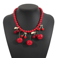 Collier d'été rouge à perles en forme de cerise