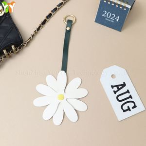 Llavero de Cuero PU con Flor de Margarita - Regalo Promocional Portátil para Bodas, Cumpleaños y Más - Product Image 4