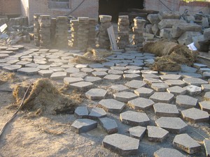 Pavés en <span class=keywords><strong>pierre</strong></span> de basalte naturel, écologiques, durables et modernes, vendus à la tonne pour les projets d'aménagement extérieur et paysager - Product Image 3