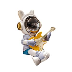 Scultura Decorativa in Resina Dipinta a Mano di Astronauta <span class=keywords><strong>Chitarrista</strong></span> - Personaggio TV e Cinema per Arredamento Casa - Product Image 1