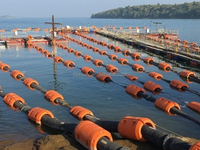 Bouées flottantes carrées en HDPE Flotteurs de tuyaux de dragage personnalisables Barrières durables Couleurs personnalisées Tailles offertes