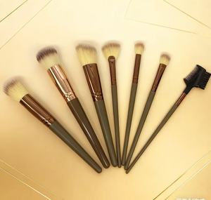 Best-selling professional <b>makeup</b> brush set for facial <b>makeup</b>, including eyeshadow, blush, foundation and other <b>makeup</b> <b>tools</b>. - Product Image 6