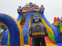 Jouet gonflable personnalisé populaire Briques rebondissantes Combo Château gonflable pour enfants avec toboggan pour aire de jeux extérieure