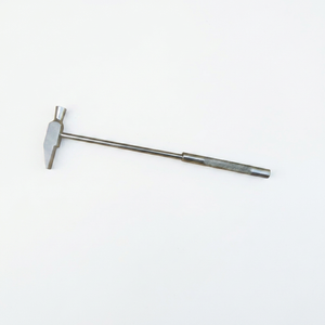 Marteau à croix en fer, type Pein, outil de fabrication de bijoux, manche en bois, fabriqué au Punjab, SUNTOOLS/STIPL Modèle 419, pour la fabrication de moules et d'échantillons - Product Image 1
