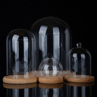 Cloche en verre borosilicate transparente anti-poussière de grande taille avec base en bois pour la décoration (vente en gros)
