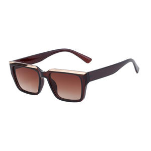 Lunettes de soleil carrées de style européen et américain pour femmes, monture noire en PC, protection UV400, pour la conduite en extérieur et la mode urbaine - Product Image 3