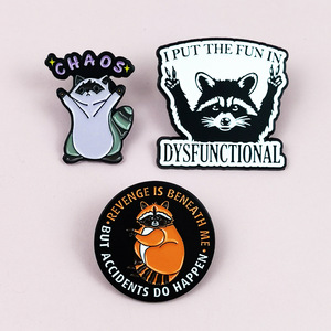Divertido Pin Esmaltado <span class=keywords><strong>de</strong></span> Mapache con Diseño <span class=keywords><strong>de</strong></span> <span class=keywords><strong>Amor</strong></span> y Traviesura, Broche <span class=keywords><strong>de</strong></span> Animal <span class=keywords><strong>de</strong></span> Dibujos Animados, Insignia <span class=keywords><strong>de</strong></span> Solapa, Joyería, Regalo para Amigos y Niños - Product Image 3