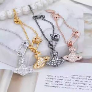 Brazalete VVN Empress <span class=keywords><strong>Vivienne</strong></span> Nueva Colección Saturno con Cristales para Damas - Elegante Diseño de Meteoro, Accesorio de Moda - Product Image 2