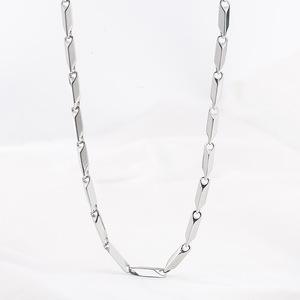 สร้อยคอโซ่เหล็กไทเทเนียมทรงเรขาคณิต 50 ซม. สำหรับทุกเพศ สวมใส่ได้ทุกวัน - Product Image 2