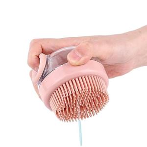 Brosse de nettoyage pour animaux de compagnie avec distributeurs de contenants et massage - Product Image 3