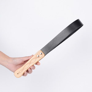 Bondage ingranaggio in legno manico in pelle <span class=keywords><strong>di</strong></span> vacchetta <span class=keywords><strong>frusta</strong></span> per marito e moglie formazione giocattoli sessuali in pelle Pat sculacciata SM tormento strumento - Product Image 4