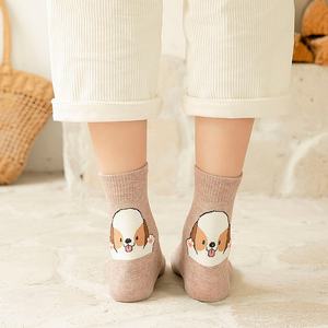 Vente en gros de <span class=keywords><strong>chaussettes</strong></span> coréennes imprimées de chiens mignons <span class=keywords><strong>Corgi</strong></span> <span class=keywords><strong>Chaussettes</strong></span> en coton d'animaux de dessin animé drôles pour femmes - Product Image 3