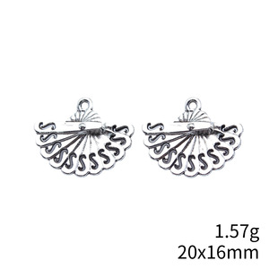 Abalorio de Abanico Plegable Calado 20x16mm de Aleación de Zinc Plateado Antiguo para Joyería de Danza Flamenca - Product Image 3