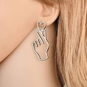 Boucles d'oreilles pendantes fantaisie en forme de cœur creux, design moderne, vente en gros - Product Image 6