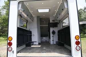 Remolque de Viaje Todoterreno Manley de 19 pies, Remolque para Motocicletas en Venta en Australia, con Capacidad para 4-6 Personas - Product Image 4