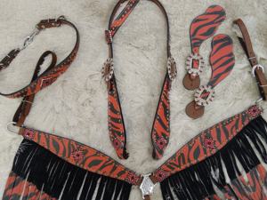 2025 saisonnier Western rouge et noir en cuir véritable cheval Tack Set selle anglaise légère et tête en cuir véritable - Product Image 3