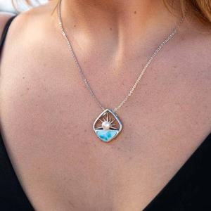 Collar con Colgante de Plata de Ley 925 con Larimar Azul Natural y Perla de Agua Dulce, Joyería Hawaiana con Temática Marina - Product Image 2