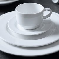 Ensemble de salle à manger moderne Ensemble d'assiettes de présentation en porcelaine blanche unie Passe au lave-vaisselle et au micro-ondes Comprend des assiettes à dîner
