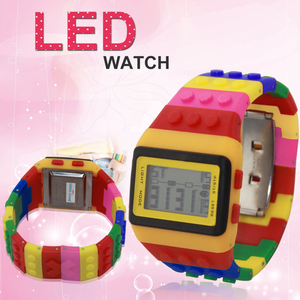 <span class=keywords><strong>Montre</strong></span> Digitale Rétro en Briques de Construction Style Pixel LCD Mélodie Enfants Étanche Sport Arc-en-ciel - Product Image 1