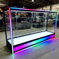 Vitrine d'exposition en verre avec éclairage LED coloré sur mesure, cadre en aluminium et verre trempé pour les boutiques de tabac