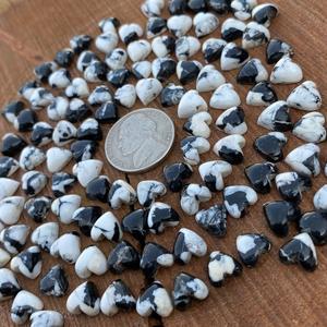 Cabujón de Corazón de Búfalo Natural Blanco y Negro de 8x8mm, Piedra Calibrada del Suroeste para Joyería, Anillos, Colgantes y Manualidades - Product Image 2