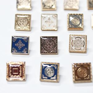 Logotipo personalizado Retro Redondo y cuadrado Mango hueco Botones Botón de metal dorado para ropa Diferentes necesidades de diseño - Product Image 2