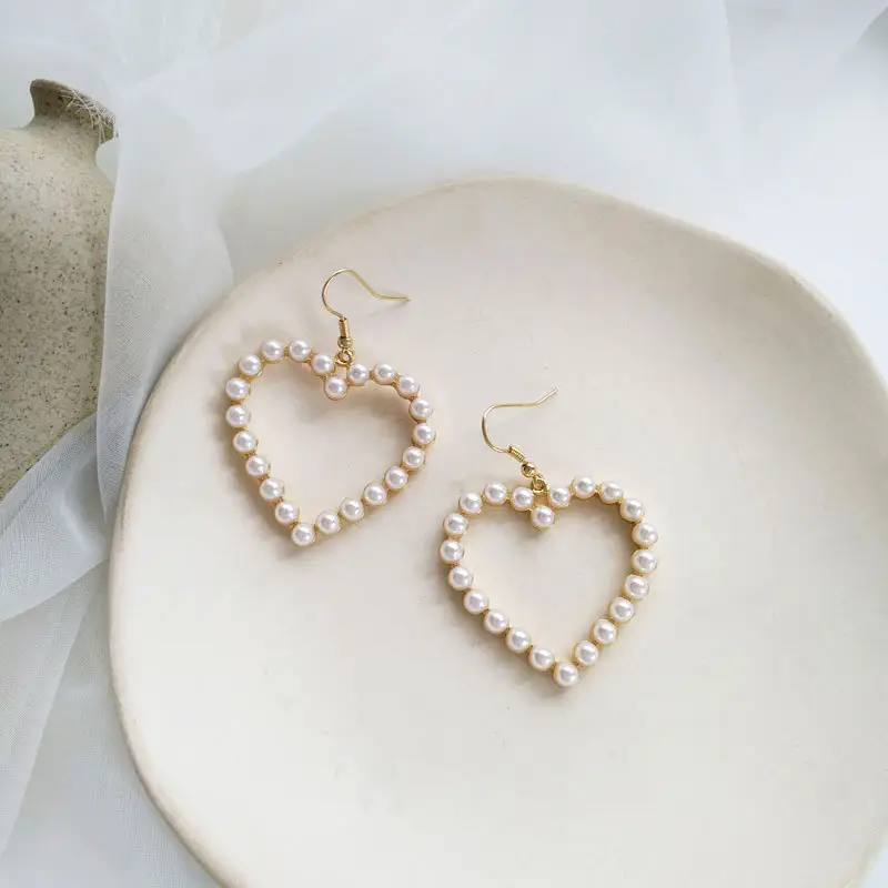 Korean Retro Heart Shaped Hoop Earrings Pearl Jewelry Stud Earrings Sweet Gold Pearl Heart Drop Earrings for Women and Girls