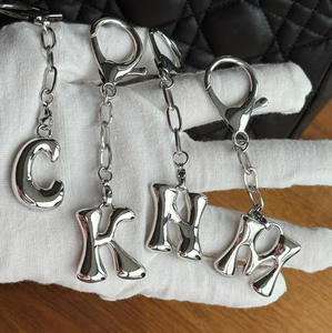 Portachiavi Personalizzato con Lettere a Bolla Placcato <span class=keywords><strong>Oro</strong></span> 18k Anello Portachiavi con Iniziale Minimalista Accessorio per Borse - Product Image 2