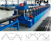 Machine de profilage de garde-corps industrielle pour poutres W et poutres triple, robuste, avec système d'entraînement par boîte de vitesses, roulement et moteur PLC