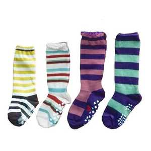 <span class=keywords><strong>Calcetines</strong></span> <span class=keywords><strong>Antideslizantes</strong></span> para Bebés, Diseño Personalizado, Invierno, Desechables, Cómodos, de Algodón, Lindos, Coloridos, con Rayas 84N - Product Image 1