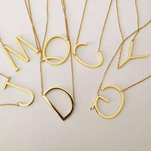 Collar con Inicial de Gran Tamaño Chapado en Oro para Mujer, Eslabón Lateral Personalizado con Alfabeto Grande de Acero Inoxidable A LA Moda - Product Image 6