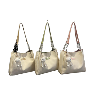 กระเป๋าโท้ทลำลองแฟชั่นใหม่ประจำปี 2026 สีพื้นทันสมัย ซิป PU ความจุเยอะ สำหรับผู้หญิง ฤดูร้อน  วัสดุโพลีเอสเตอร์ เหมาะสำหรับนักเรียน - Product Image 1