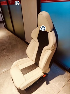 2025 nuovo coprisedile auto in pelle Nappa bianca con Set completo personalizzato sportivo per <span class=keywords><strong>coprisedili</strong></span> resistenti all'usura a quattro stagioni <span class=keywords><strong>BMW</strong></span> - Product Image 2