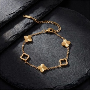 Juego de Joyería de Trébol de Acero Inoxidable con Baño de Oro de 18K, Textura de Rayos de Sol, Collar, Pulsera y Aretes, Sin Deslustre, Venta al por Mayor - Product Image 3