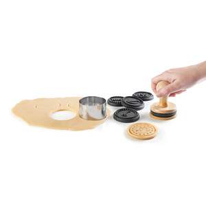 Set di timbri per biscotti con manico in legno e taglierino in metallo per decorazioni di pasticceria - Product Image 2