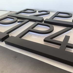 Panneau de parking rétroéclairé en acier inoxydable noir peint haut de gamme + acrylique, apprécié des clients fidèles, signalétique personnalisée pour hôtels - Product Image 1