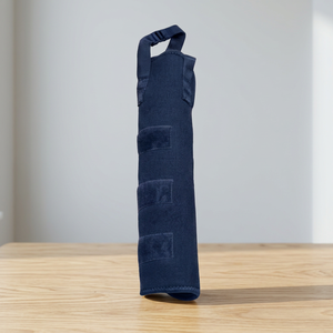 Sac de queue de cheval en néoprène PORTACE ENTERPRISES bleu marine 70x8cm avec sangle réglable et poches pour usage équestre - Product Image 3
