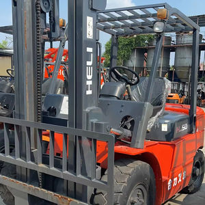 Chariot élévateur d'occasion Heli 50 de marque chinoise, 5 tonnes, modèle 2023, mât à 3 sections, vérin central et déplaceur latéral, moteur puissant, hauteur de levage 4,5 mètres - Product Image 1