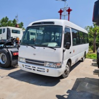 Mini-bus Toyota Coaster 23-30 places, diesel/essence, pour le tourisme et les trajets quotidiens, fourni directement par l'usine