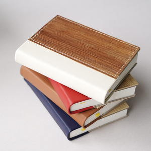 สมุดบันทึกแบบคลาสสิกพร้อมปกทำจากเปลือกไม้และโลโก้ที่ปรับแต่งได้ - Product Image 1