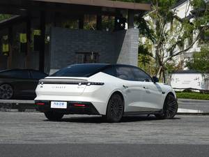 سيارة عائلية هجينة فاخرة 5 مقاعد بمحرك رباعي الدفع من Lynk & Co10 - Product Image 4