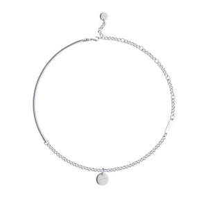 Collier tendance plaqué or avec pendentif lettre délicat en forme de disque - Product Image 1